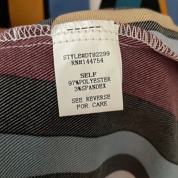 Striped, button down blouse from Davi & Dani. Size Large - Picture 7 of 7